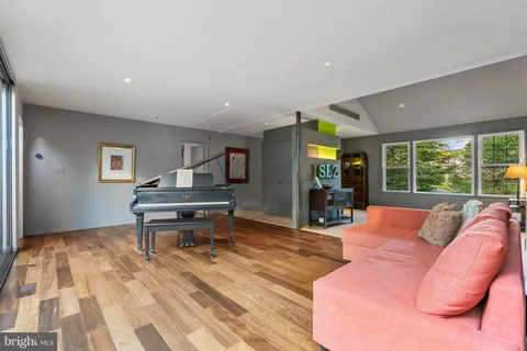 $1,575,000 | 7005 West Greenvale Parkway, Chevy Chase, MD 20815