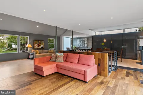 $1,575,000 | 7005 West Greenvale Parkway, Chevy Chase, MD 20815