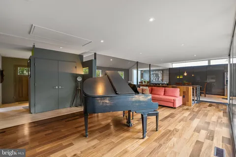 $1,575,000 | 7005 West Greenvale Parkway, Chevy Chase, MD 20815