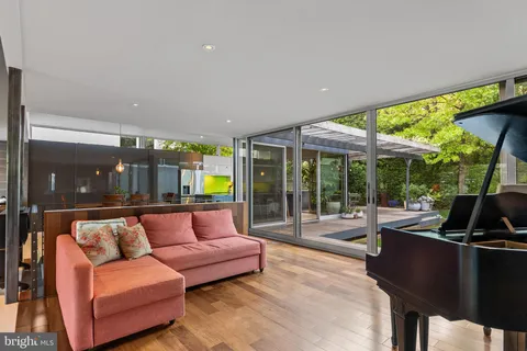 $1,575,000 | 7005 West Greenvale Parkway, Chevy Chase, MD 20815
