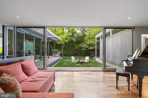 $1,575,000 | 7005 West Greenvale Parkway, Chevy Chase, MD 20815