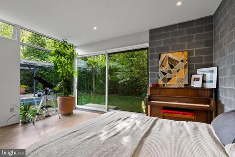 $1,575,000 | 7005 West Greenvale Parkway, Chevy Chase, MD 20815
