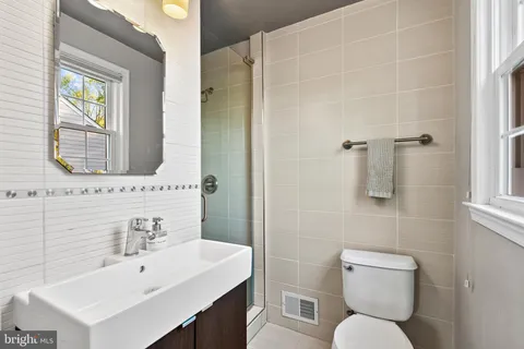 $1,575,000 | 7005 West Greenvale Parkway, Chevy Chase, MD 20815