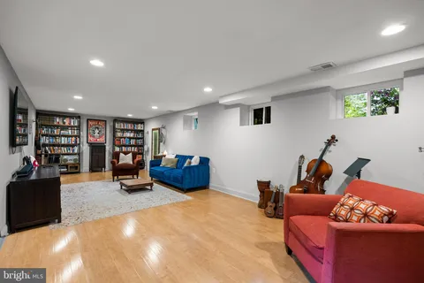 $1,575,000 | 7005 West Greenvale Parkway, Chevy Chase, MD 20815