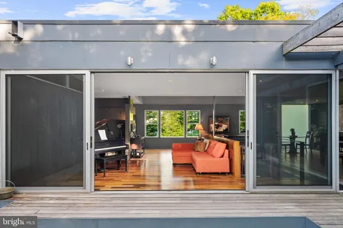 $1,575,000 | 7005 West Greenvale Parkway, Chevy Chase, MD 20815