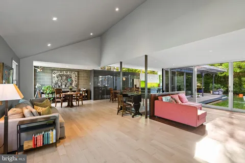 $1,575,000 | 7005 West Greenvale Parkway, Chevy Chase, MD 20815