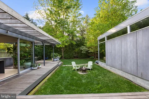 $1,575,000 | 7005 West Greenvale Parkway, Chevy Chase, MD 20815