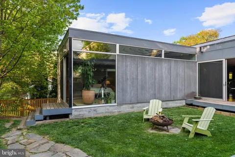 $1,575,000 | 7005 West Greenvale Parkway, Chevy Chase, MD 20815