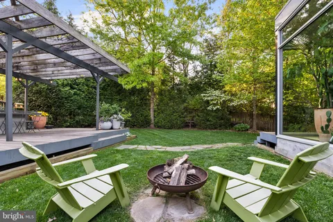 $1,575,000 | 7005 West Greenvale Parkway, Chevy Chase, MD 20815