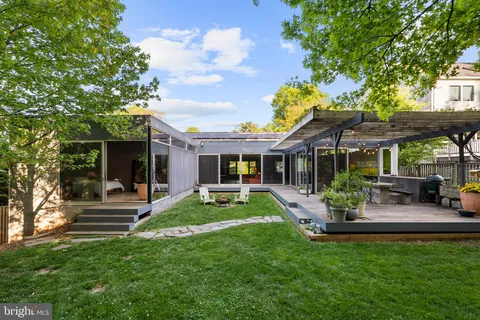 $1,575,000 | 7005 West Greenvale Parkway, Chevy Chase, MD 20815