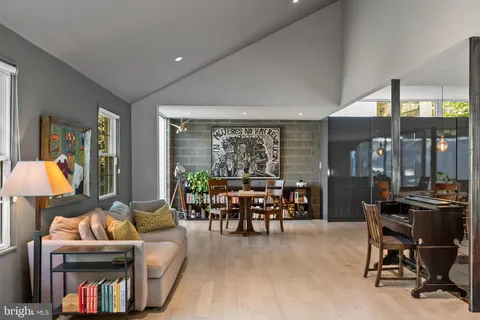 $1,575,000 | 7005 West Greenvale Parkway, Chevy Chase, MD 20815