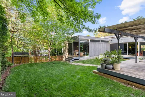 $1,575,000 | 7005 West Greenvale Parkway, Chevy Chase, MD 20815