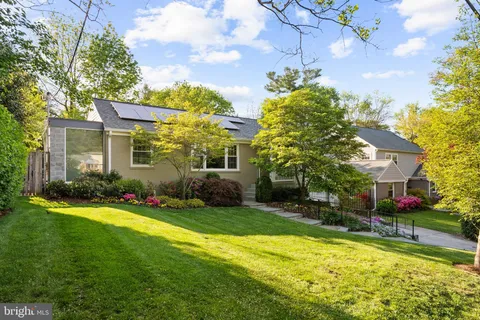 $1,575,000 | 7005 West Greenvale Parkway, Chevy Chase, MD 20815