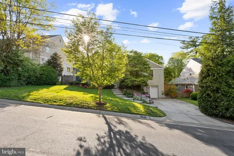 $1,575,000 | 7005 West Greenvale Parkway, Chevy Chase, MD 20815