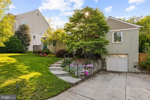 $1,575,000 | 7005 West Greenvale Parkway, Chevy Chase, MD 20815