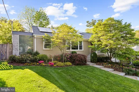 $1,575,000 | 7005 West Greenvale Parkway, Chevy Chase, MD 20815