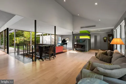 $1,575,000 | 7005 West Greenvale Parkway, Chevy Chase, MD 20815