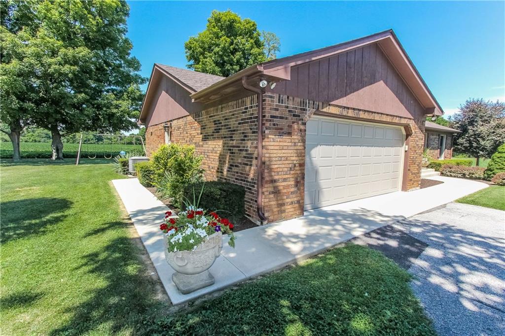 13721 Paddock Road Camby, IN 46113 - Photo 6 of 45 Gallery Image 6