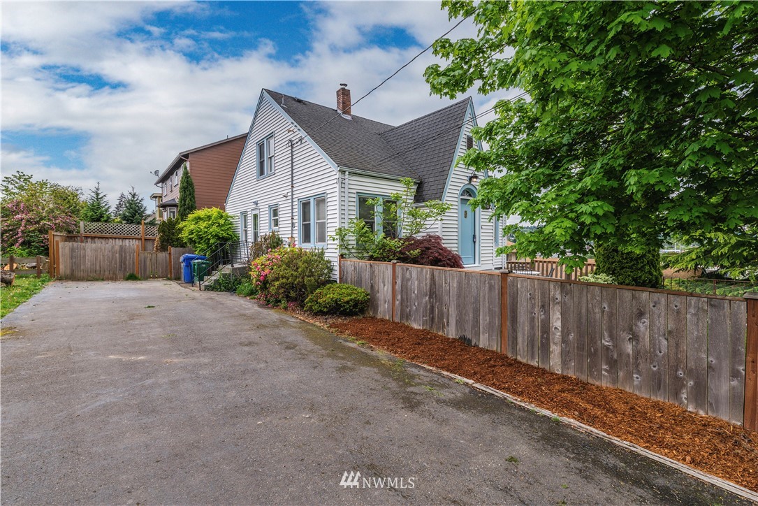 1413 Shattuck Avenue South Renton, WA 98055 - Photo 2 of 20 Gallery Image 2
