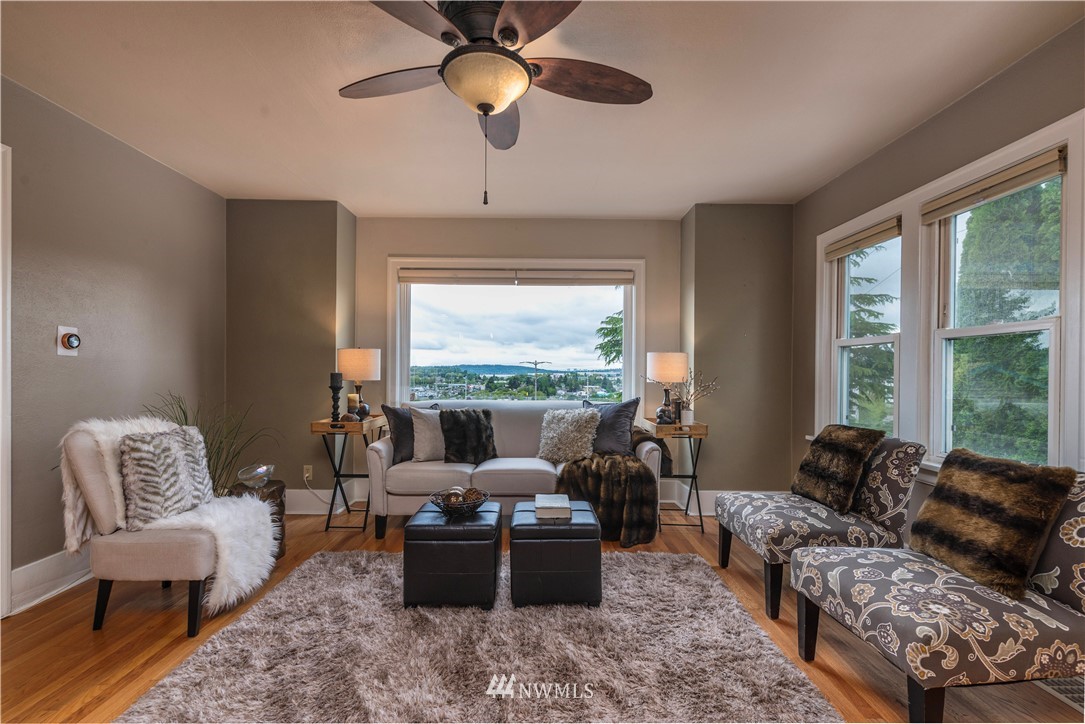 1413 Shattuck Avenue South Renton, WA 98055 - Photo 3 of 20 Gallery Image 3