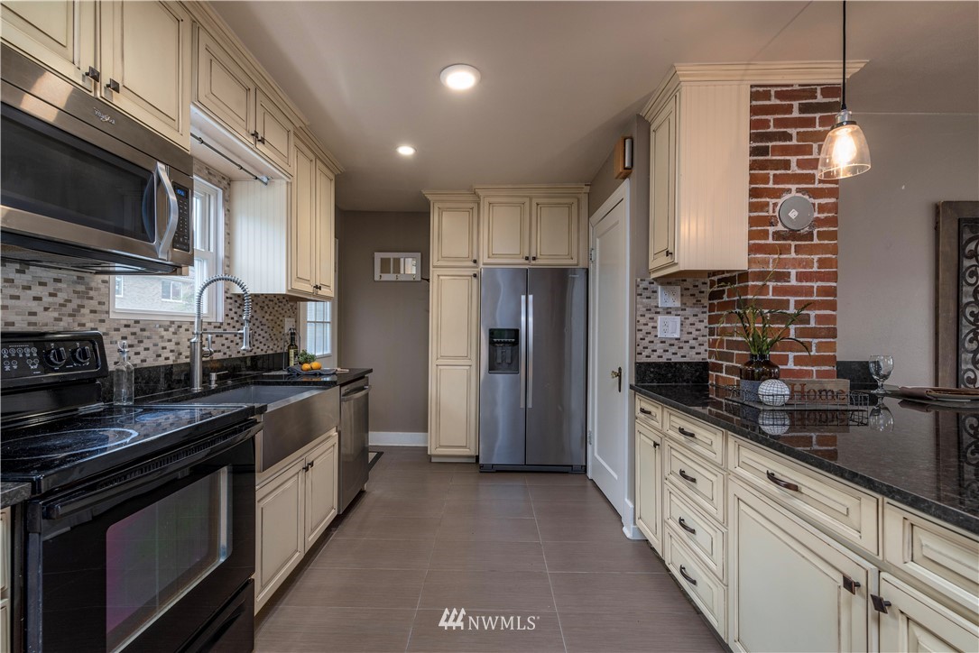 1413 Shattuck Avenue South Renton, WA 98055 - Photo 4 of 20 Gallery Image 4