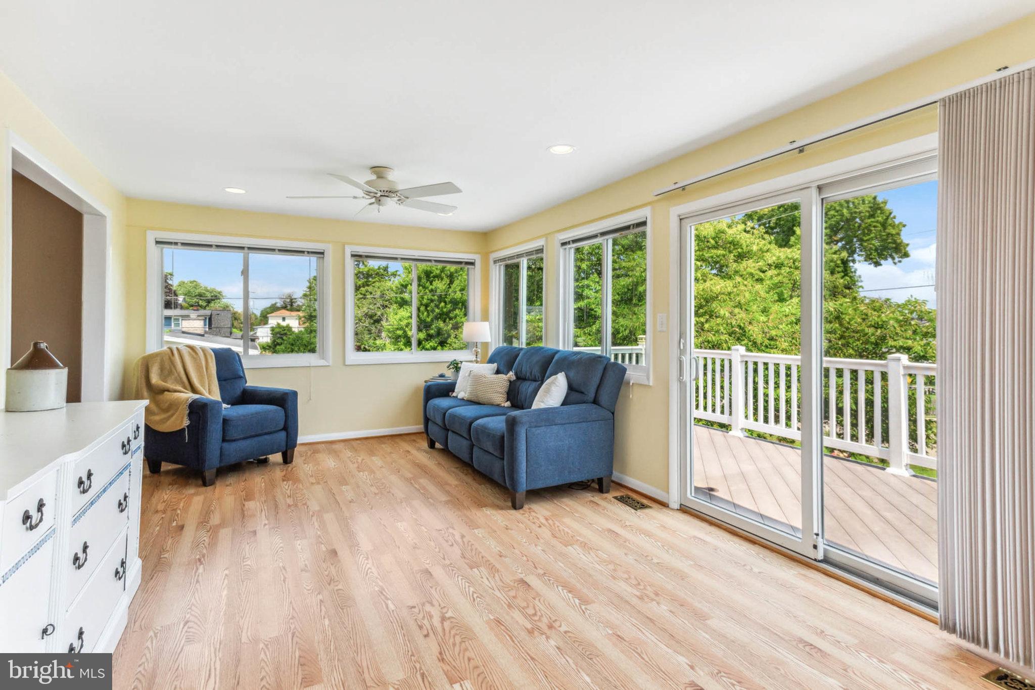 5117 Knoll Road Huntingtown, MD 20639 - Photo 8 of 46 Sunroom/Family Room with Views of the Bay
