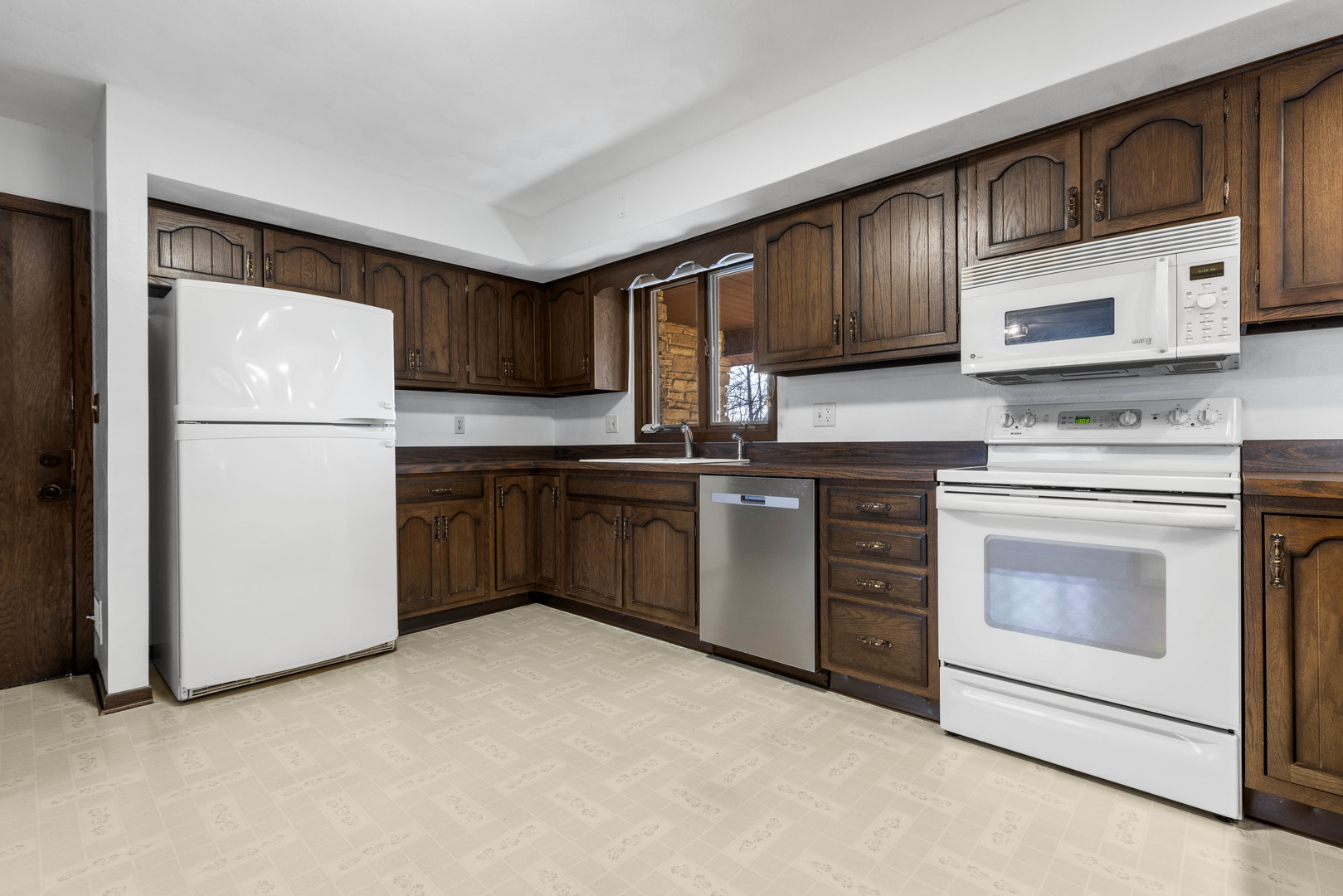 15291 Beaverton Road Poplar Grove, IL 61065 - Photo 8 of 37 a kitchen with stainless steel appliances granite countertop a refrigerator a stove a sink and a microwave