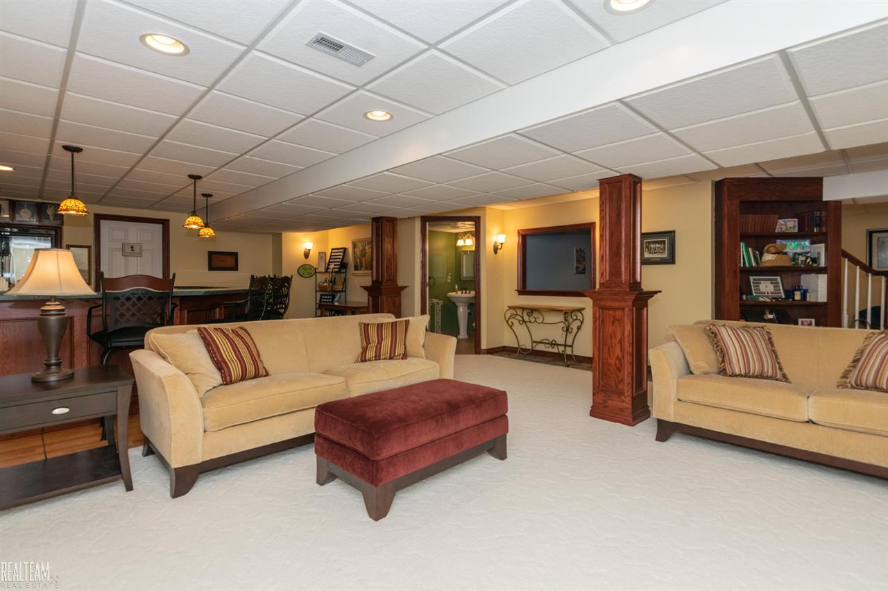 1052 Chesapeake Rochester, MI 48307 - Photo 44 of 54 31358980-45.JPG