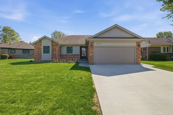 $385,000 | 46346 Hollowoode Lane, Macomb, MI 48044