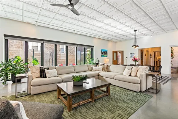 $1,899,000 | 2100 West Eastwood Avenue, Chicago, IL 60625