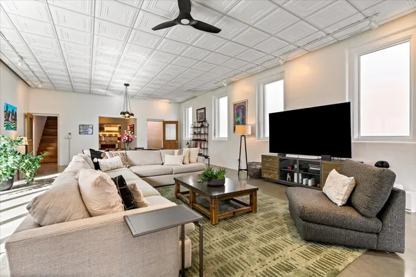 $1,899,000 | 2100 West Eastwood Avenue, Chicago, IL 60625