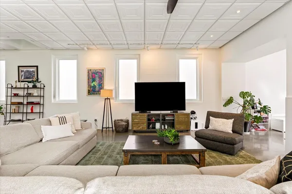 $1,899,000 | 2100 West Eastwood Avenue, Chicago, IL 60625