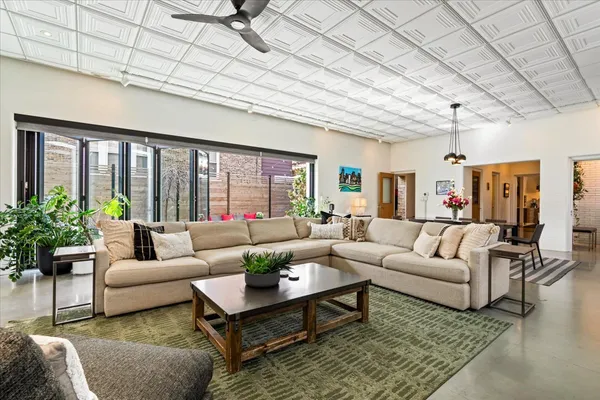 $1,899,000 | 2100 West Eastwood Avenue, Chicago, IL 60625