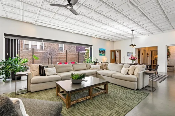 $1,899,000 | 2100 West Eastwood Avenue, Chicago, IL 60625