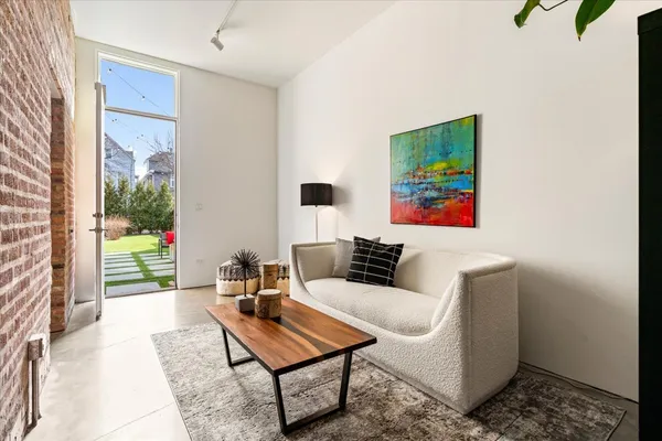 $1,899,000 | 2100 West Eastwood Avenue, Chicago, IL 60625
