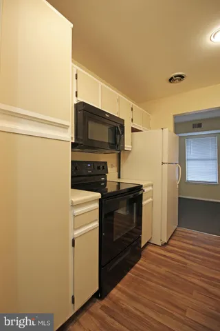 $1,650 | 7900 Coriander Drive, Unit 303, Gaithersburg, MD 20879
