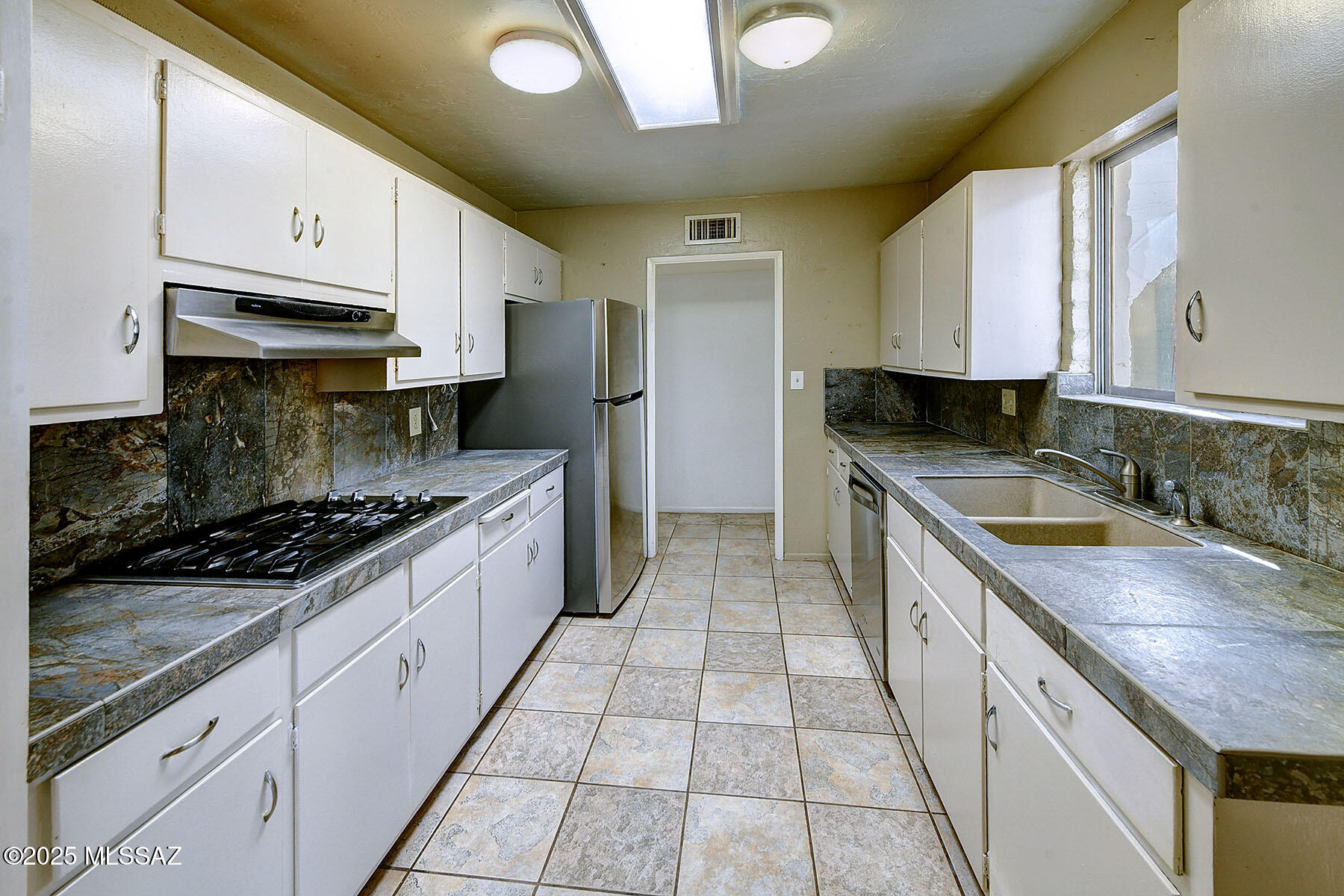 670 West Roller Coaster Road Tucson, AZ 85704 - Photo 13 of 32 Gallery Image 13