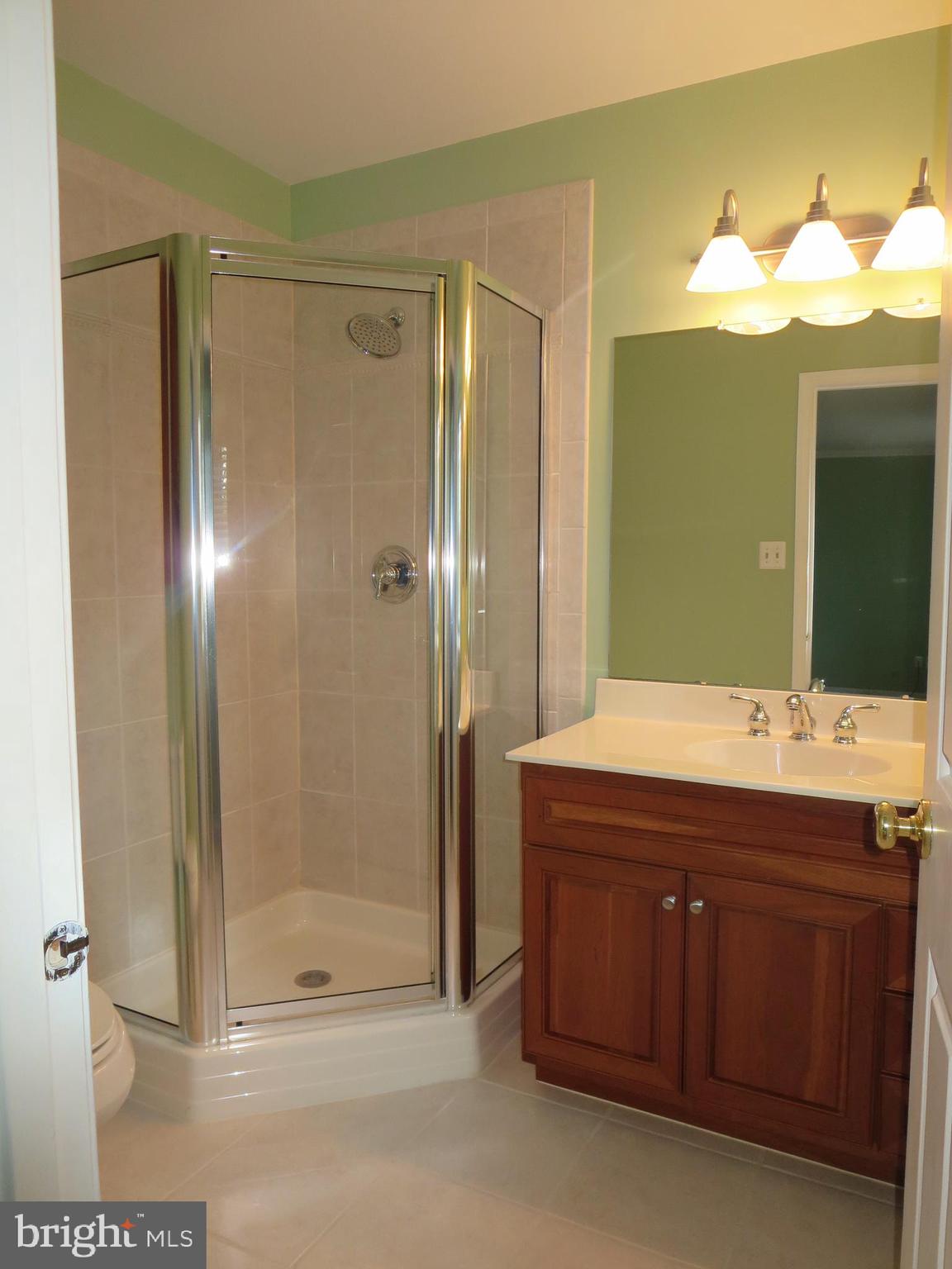 32 Crofton Commons Cherry Hill, NJ 08034 - Photo 11 of 19 Primary Bathroom