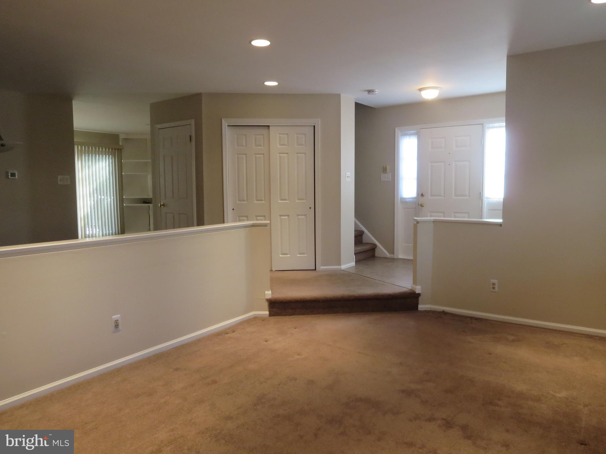 32 Crofton Commons Cherry Hill, NJ 08034 - Photo 2 of 19 Living Room