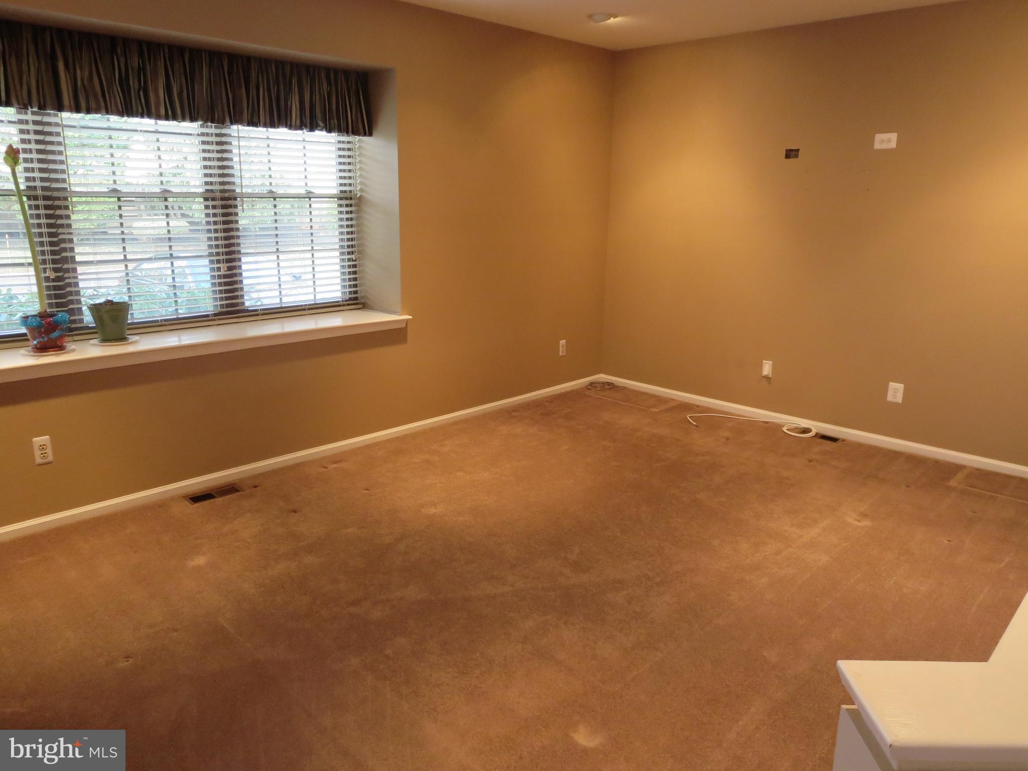 32 Crofton Commons Cherry Hill, NJ 08034 - Photo 3 of 19 Living Room