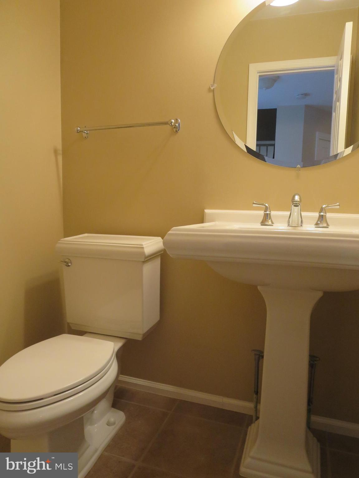 32 Crofton Commons Cherry Hill, NJ 08034 - Photo 5 of 19 Powder Room