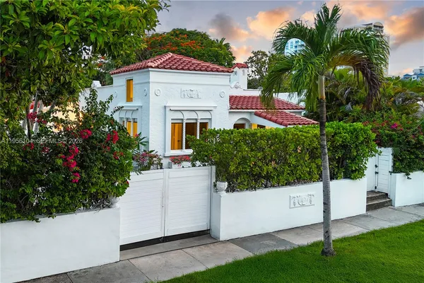 $1,998,000 | 3616 Southwest 26th Street, Miami, FL 33133