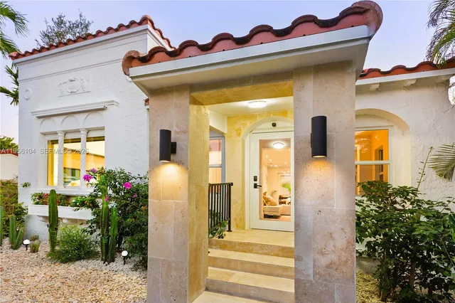 $1,998,000 | 3616 Southwest 26th Street, Miami, FL 33133