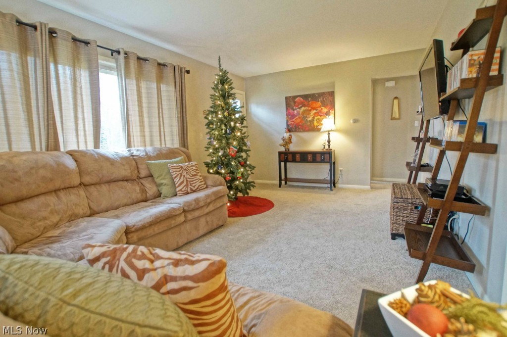 7459 Rockingham Road Mentor, OH 44060 - Photo 2 of 11 Gallery Image 2