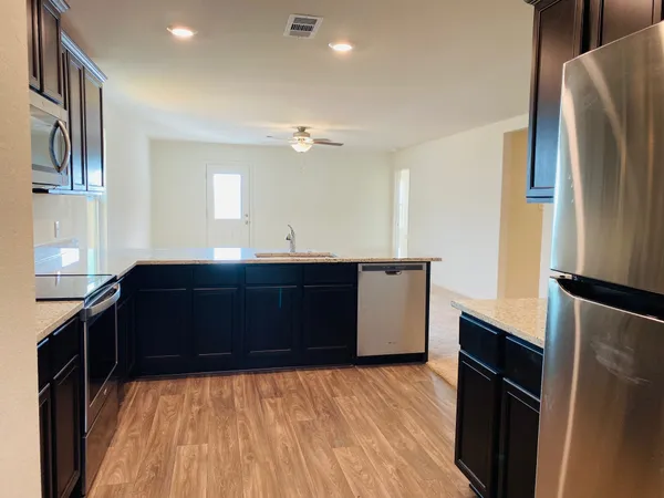 $1,570 | 1017 Riverdale Cove, Jarrell, TX 76537