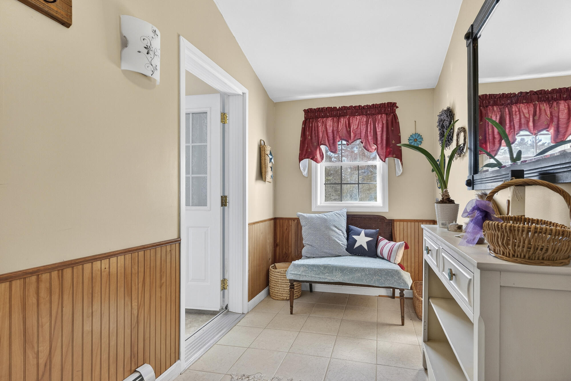 117 McLellan Road Gorham, ME 04038 - Photo 3 of 48 Mud Room Entry