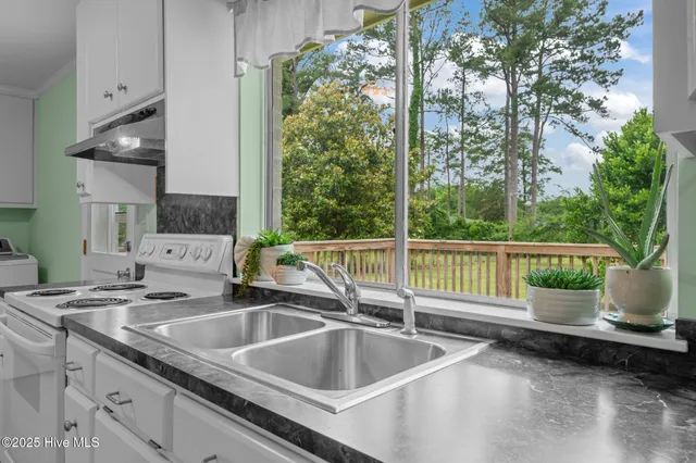 $235,000 | 210 Glenburnie Drive, New Bern, NC 28560