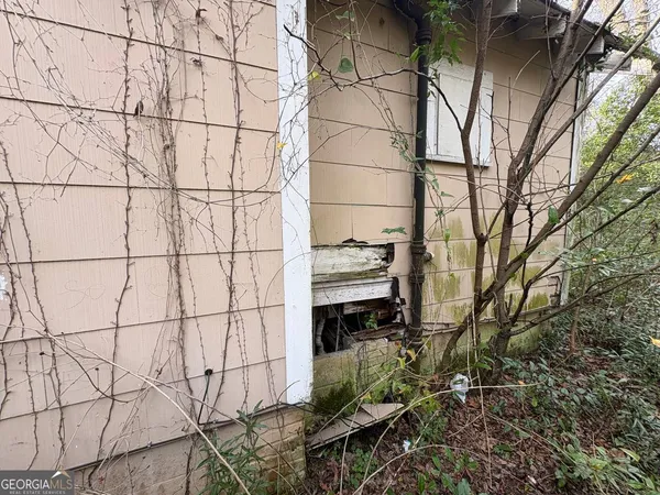 a backyard of a house