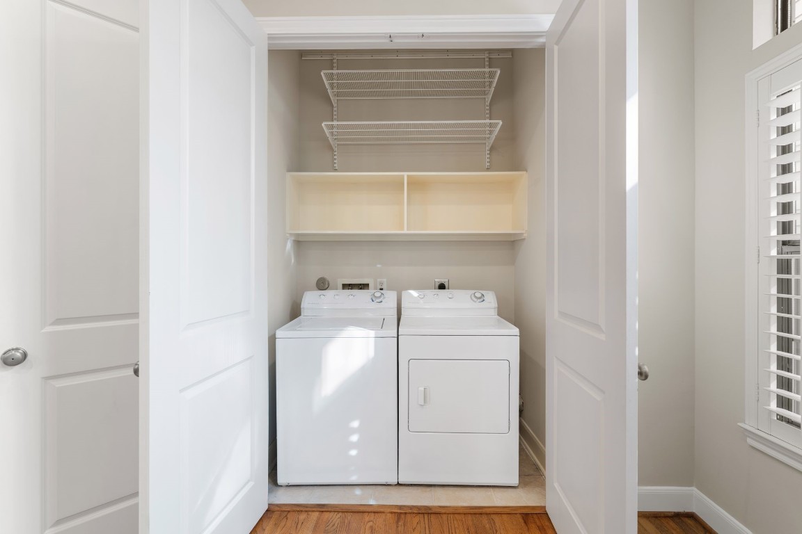 121 Roy Street Houston, TX 77007 - Photo 23 of 33 a utility room with dryer and washer
