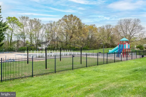 $699,900 | 5 Dudley Court, Sterling, VA 20165